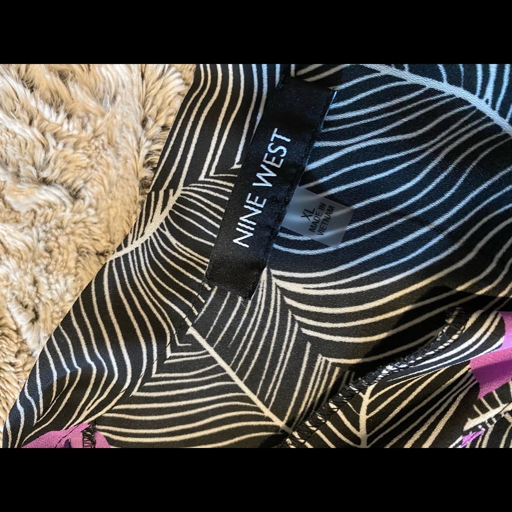 Beautiful blouse - Picture 5 of 5